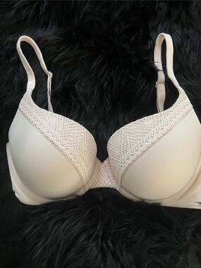 NWOT Body By Victoria Secret Perfect Shape Bra S34DD